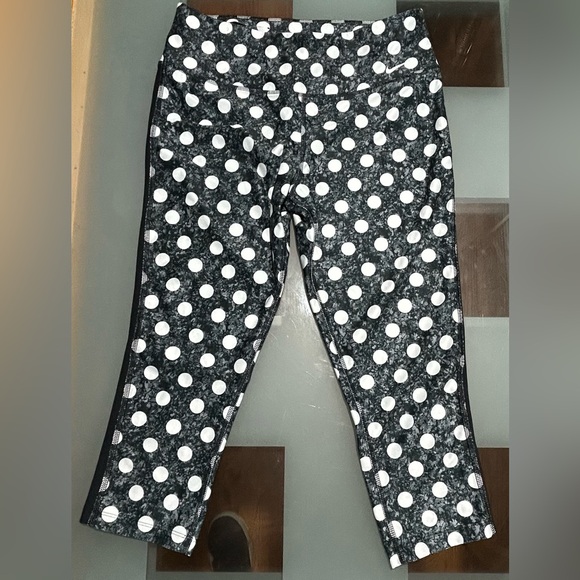 Nike Legend Spots Womens Size Medium Dri-Fit Cropped Active Polka Dot Leggings - Picture 1 of 9